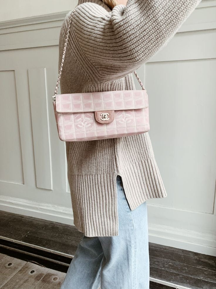 CHANEL pink travel line chain shoulder bag