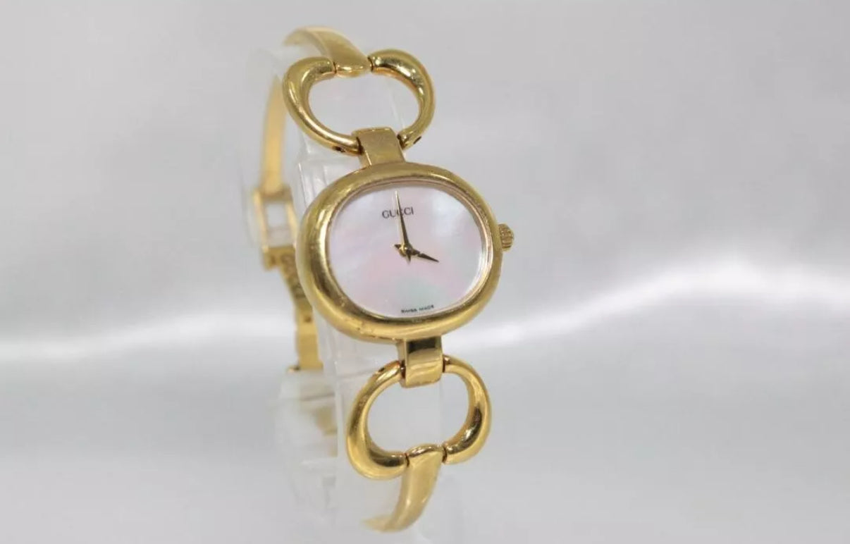 GUCCI 1600 seashell watch