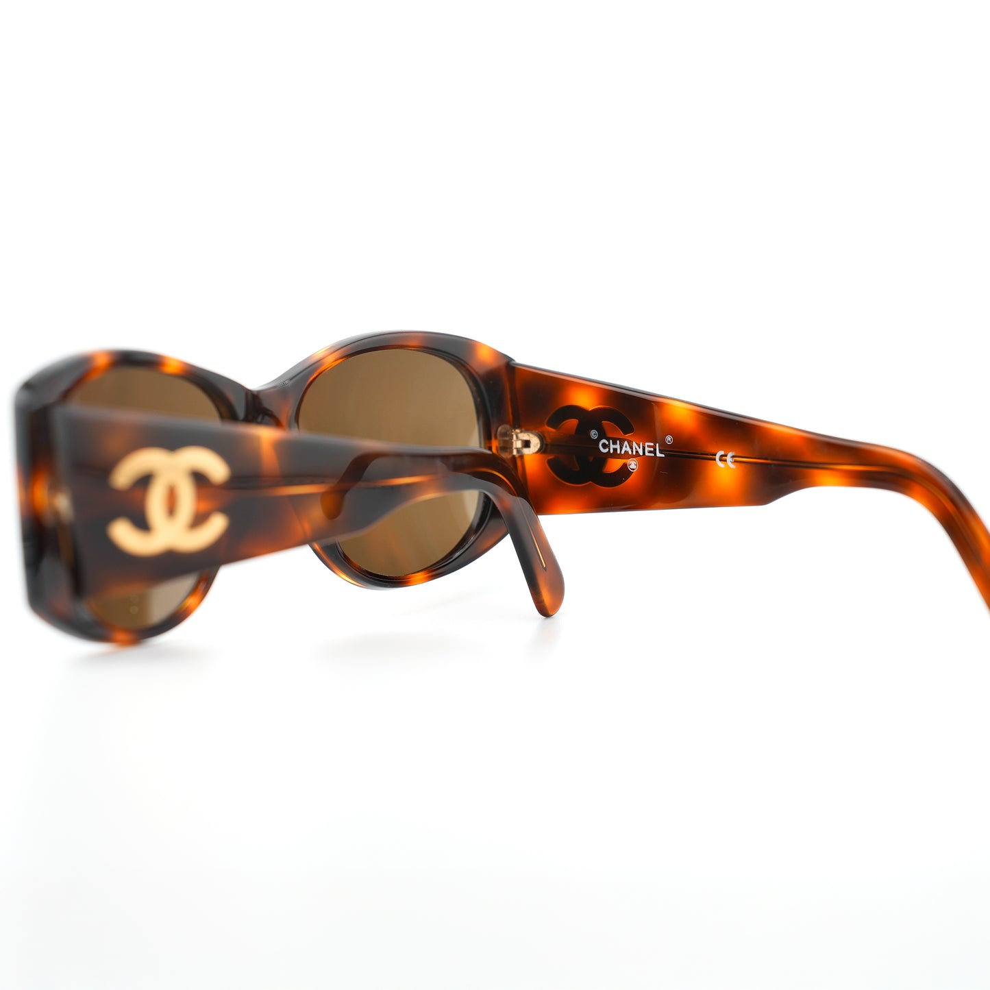 CHANEL 05246 tortoiseshell sunglasses