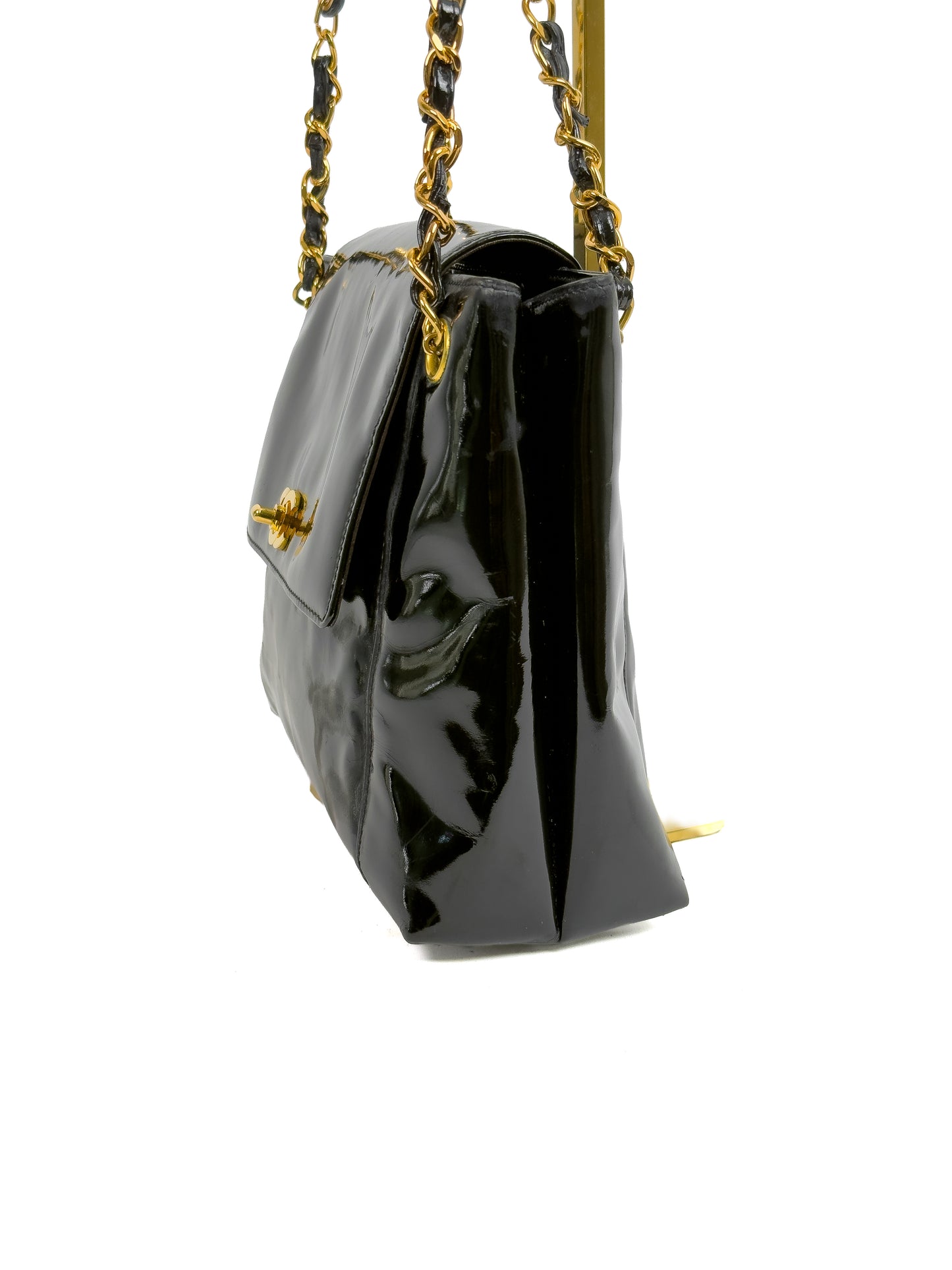 CHANEL patent leather CC shoulder bag