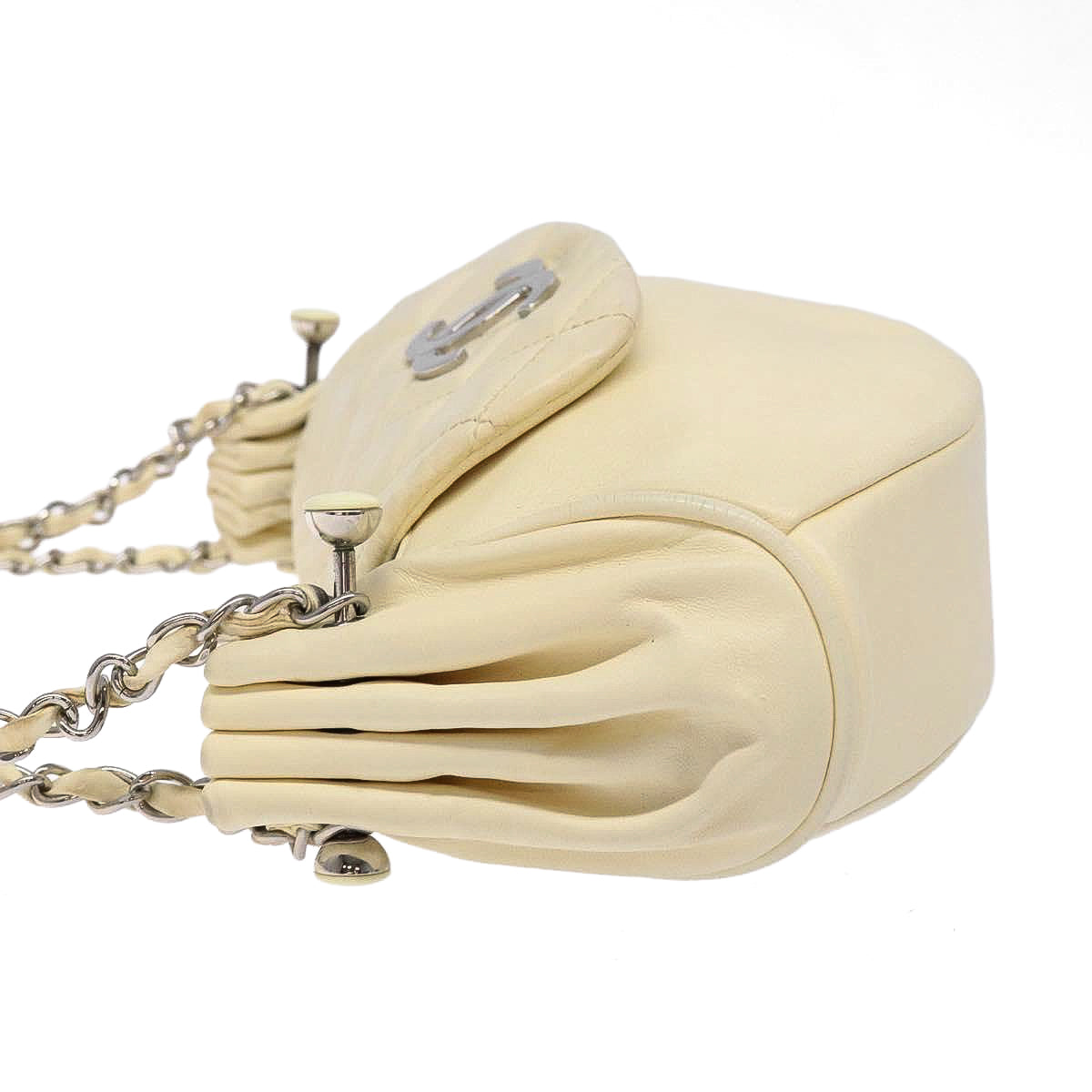 CHANEL cream matelasse lambskin accordion shoulderbag