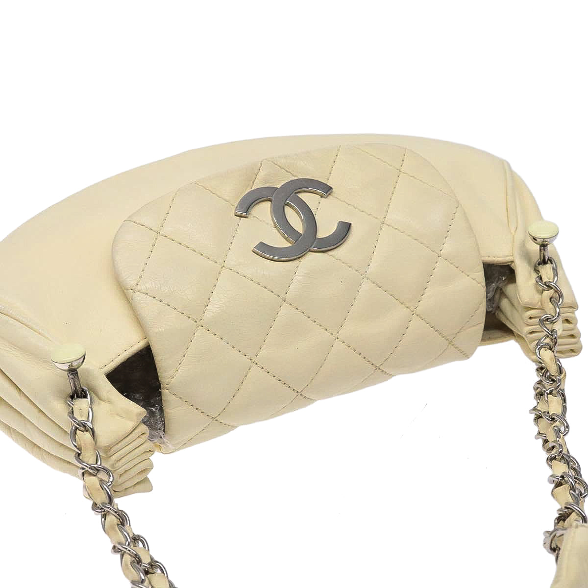 CHANEL cream matelasse lambskin accordion shoulderbag