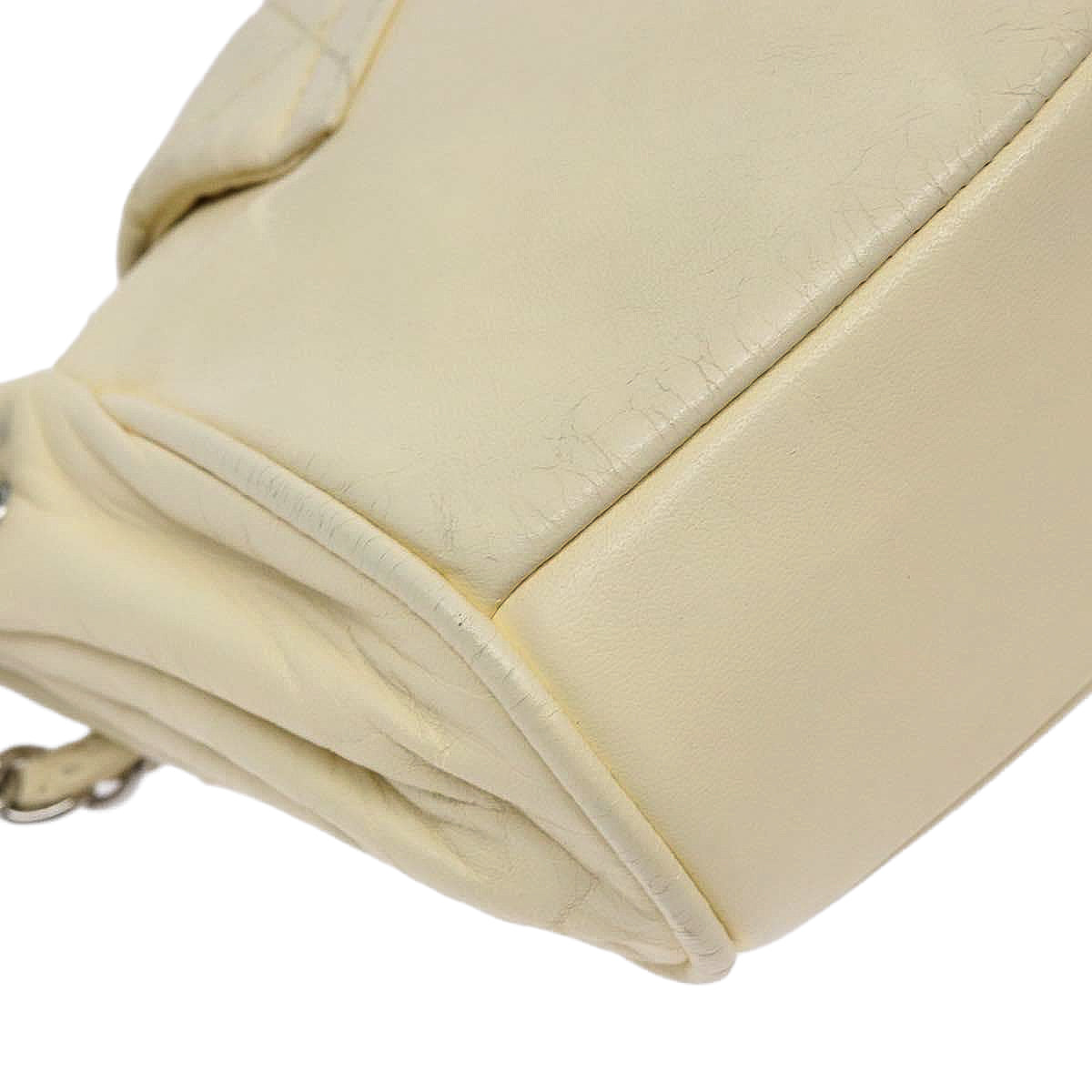 CHANEL cream matelasse lambskin accordion shoulderbag