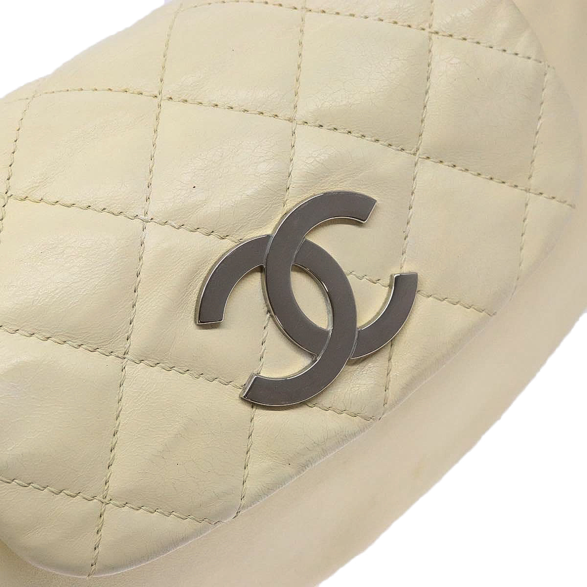 CHANEL cream matelasse lambskin accordion shoulderbag