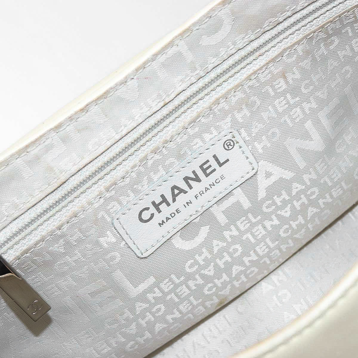 CHANEL cream matelasse lambskin accordion shoulderbag