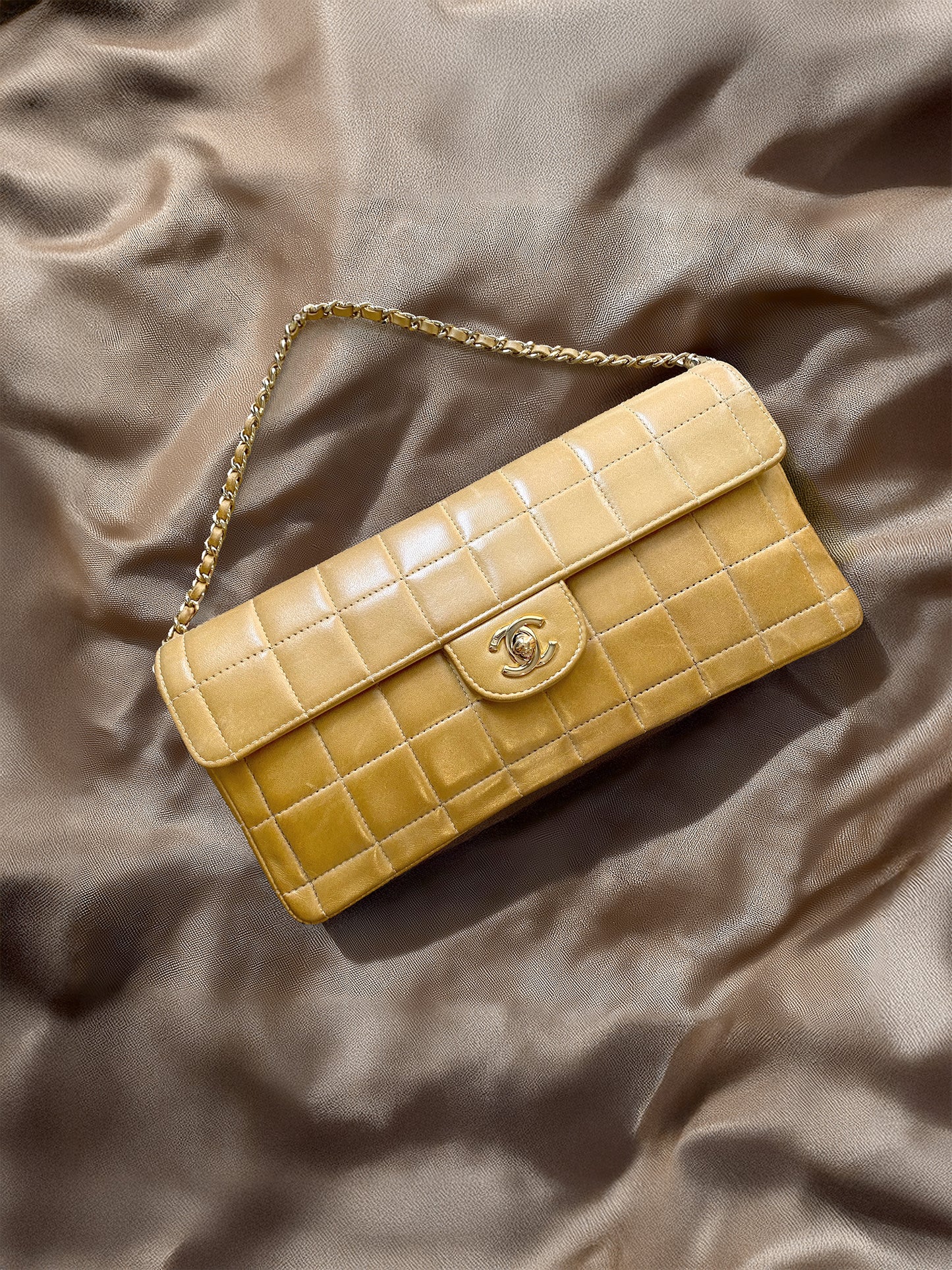 CHANEL beige lambskin chocolate bar shoulder bag