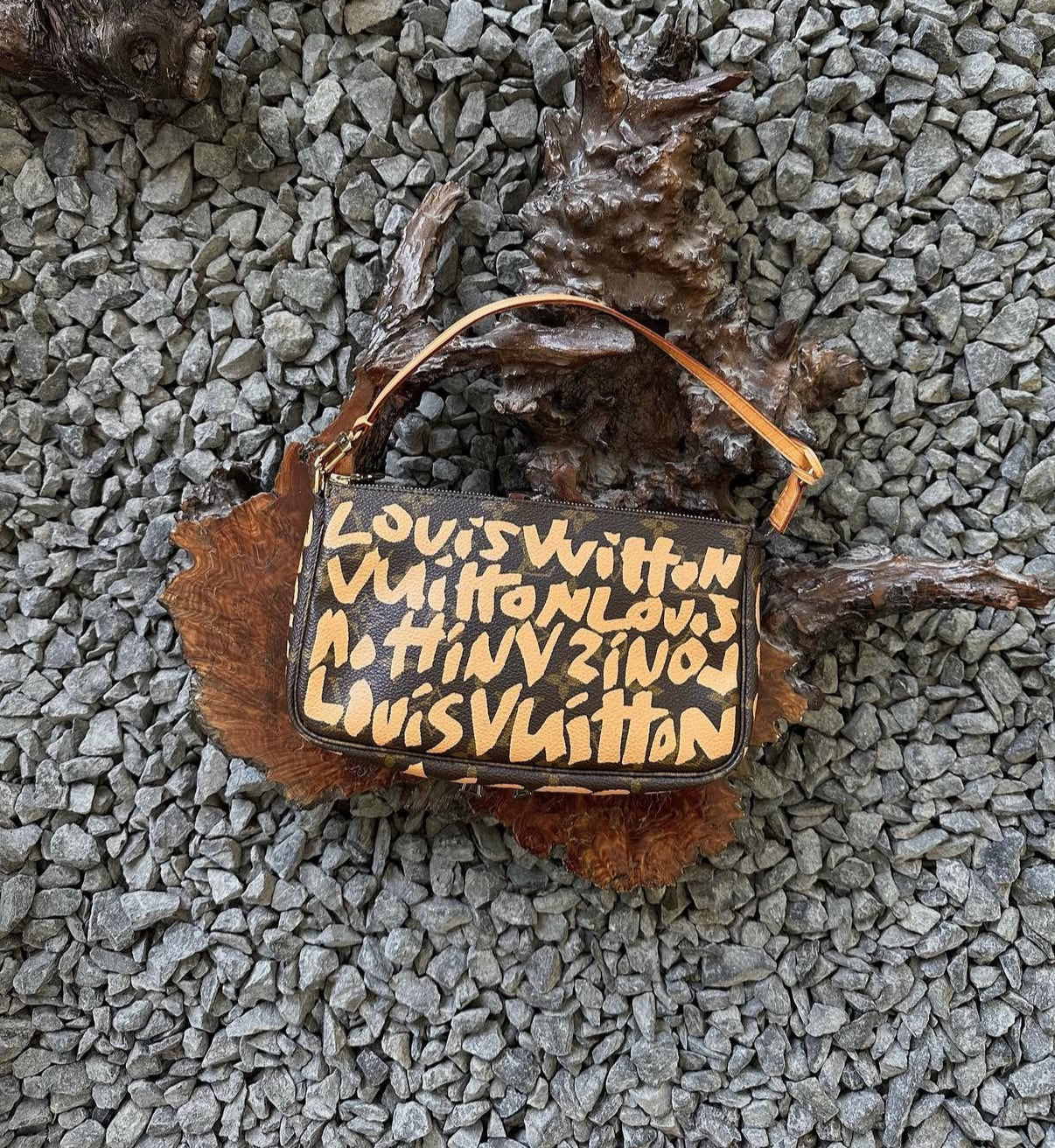 LOUIS VUITTON x Stephen Sprouse graffiti pochette