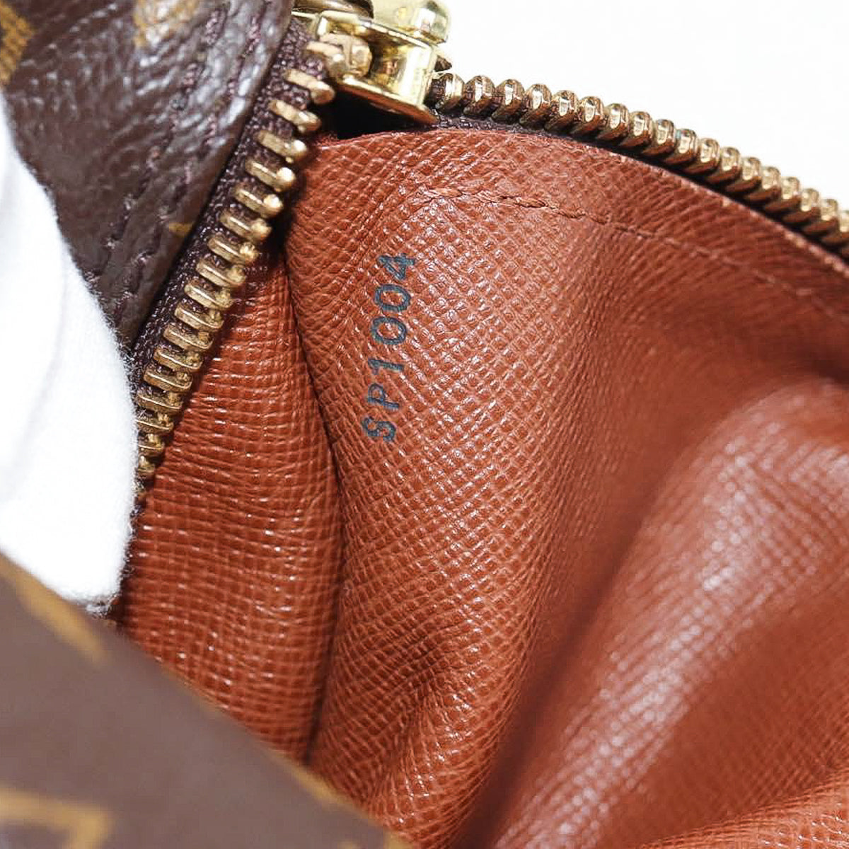 LOUIS VUITTON papillon 30