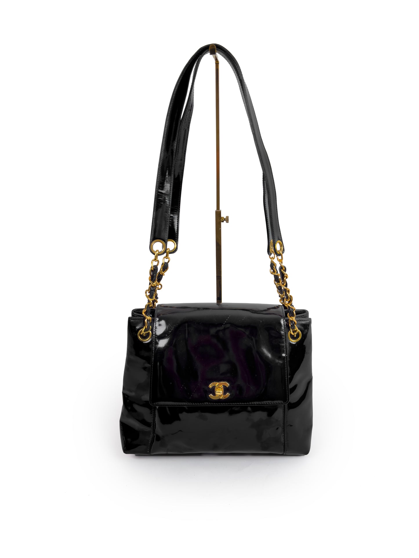 CHANEL patent leather CC shoulder bag