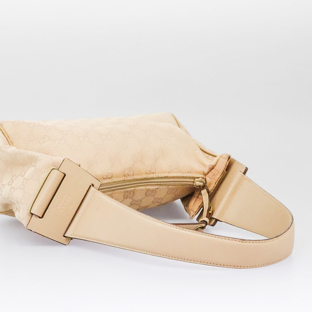 GUCCI beige monogram canvas shoulderbag