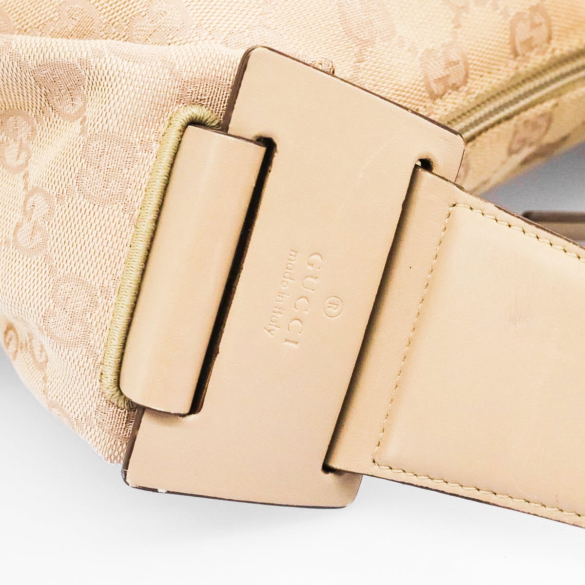 GUCCI beige monogram canvas shoulderbag