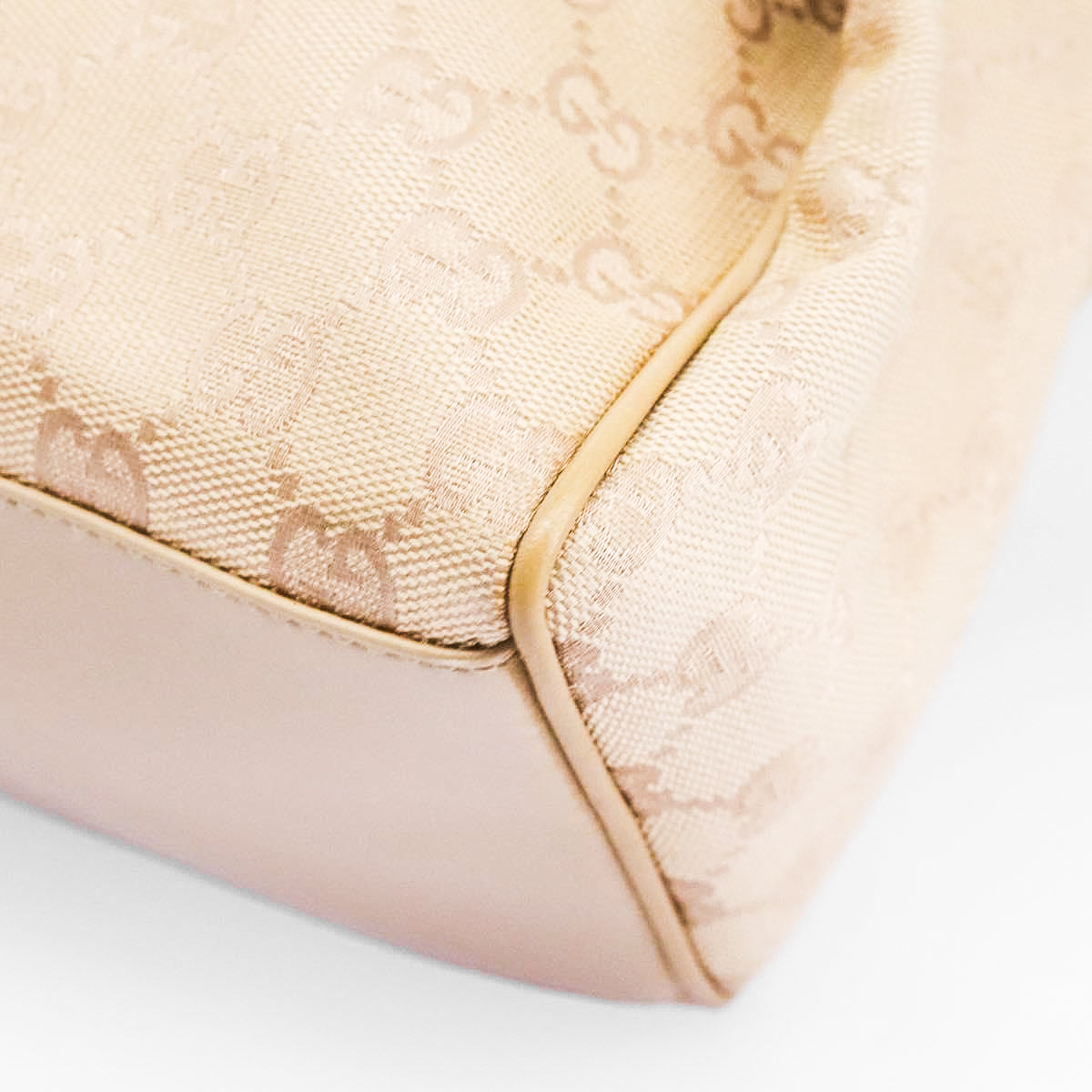 GUCCI beige monogram canvas shoulderbag
