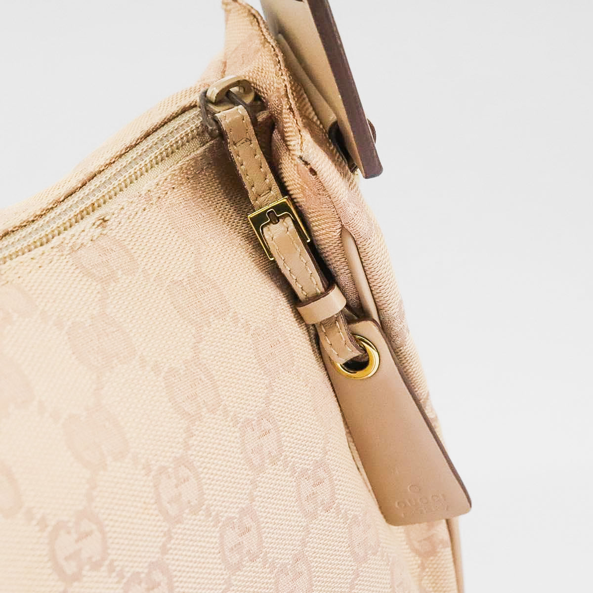 GUCCI beige monogram canvas shoulderbag