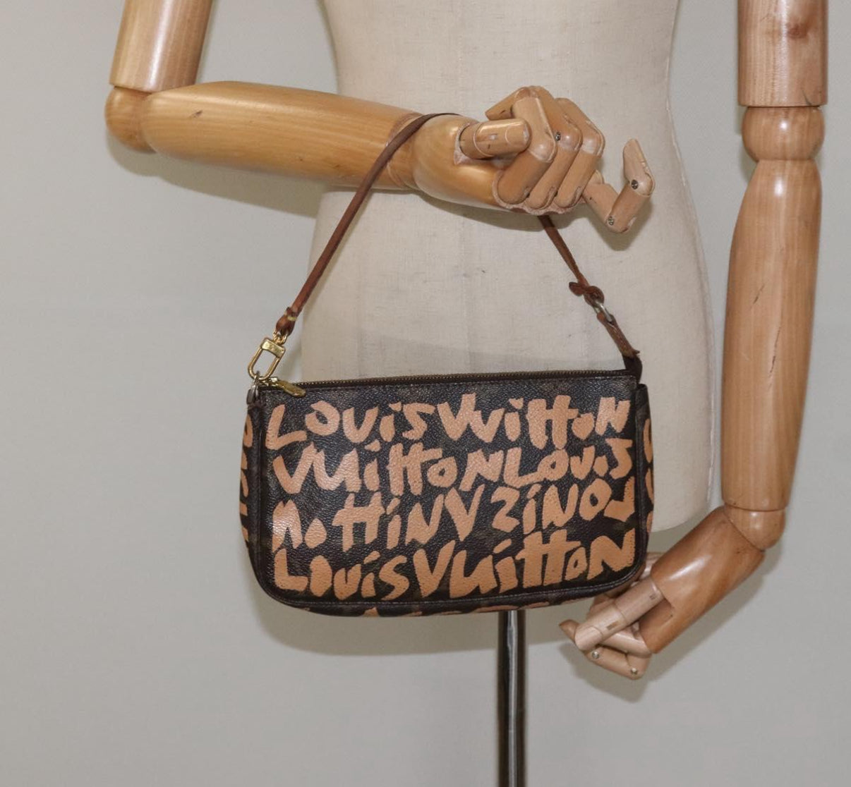LOUIS VUITTON x Stephen Sprouse graffiti pochette