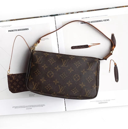 LOUIS VUITTON pochette