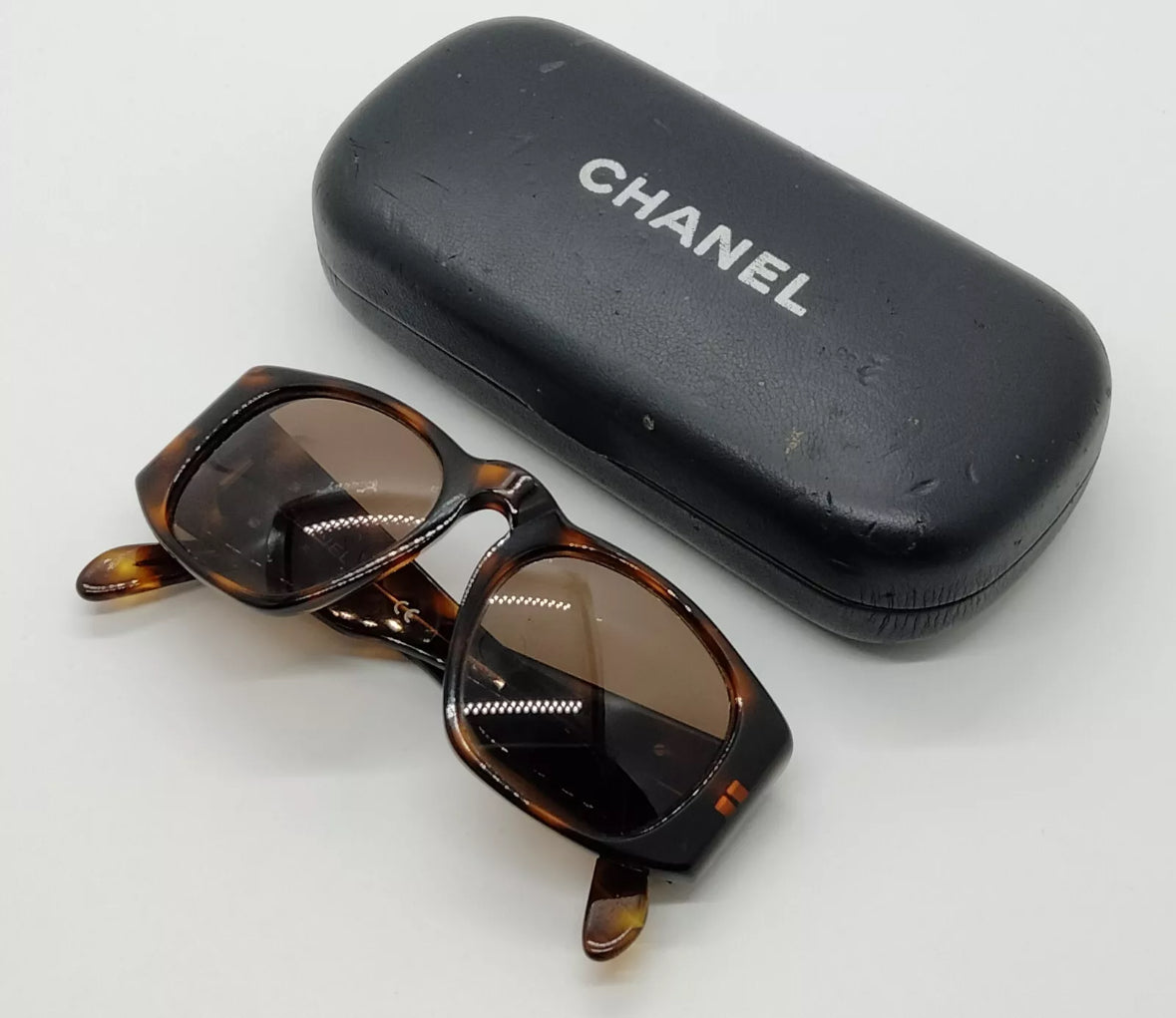 CHANEL 01450 tortoiseshell sunglasses