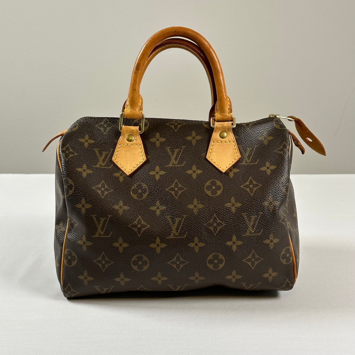 LOUIS VUITTON speedy 25