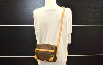 LOUIS VUITTON trocadero 23 crossbody