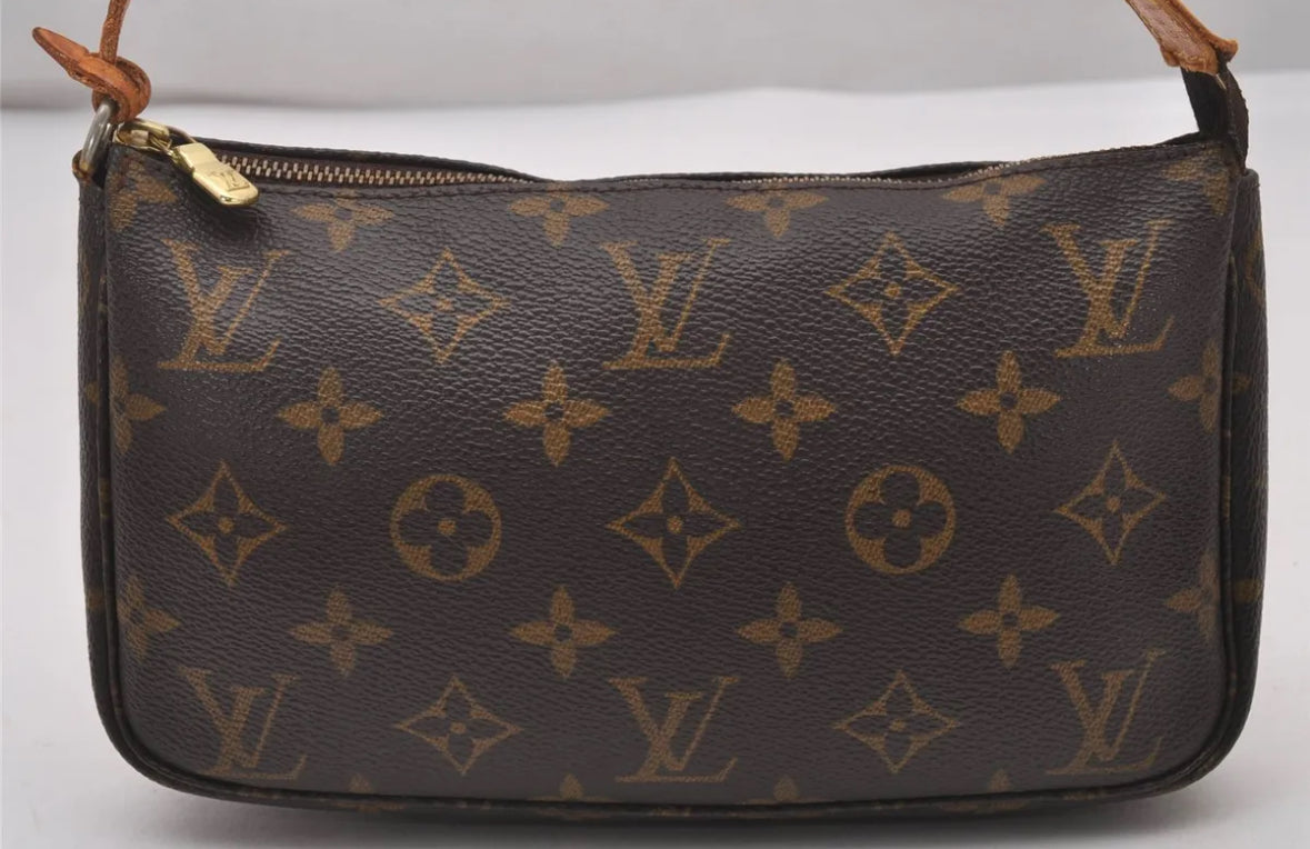 LOUIS VUITTON pochette