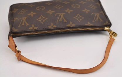 LOUIS VUITTON pochette