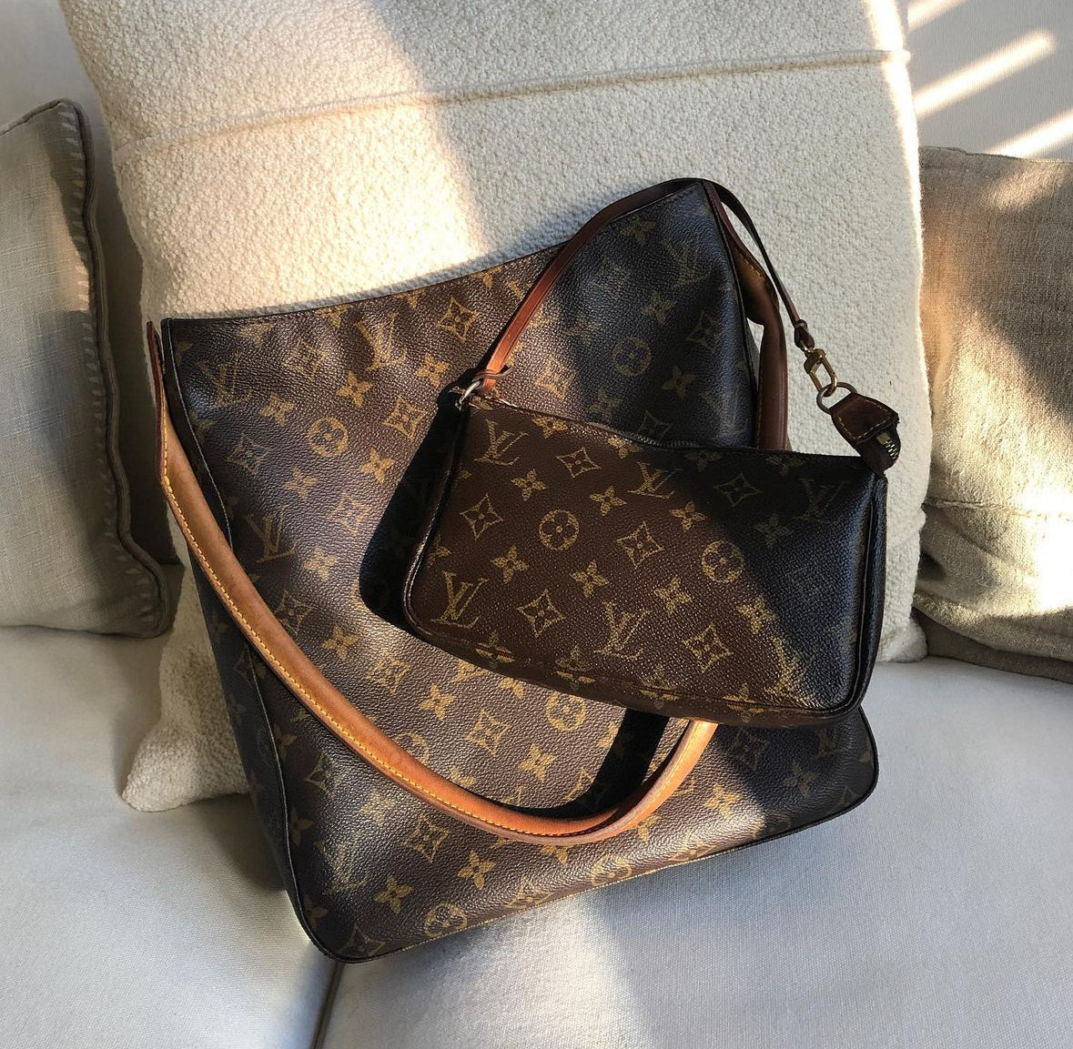 LOUIS VUITTON pochette