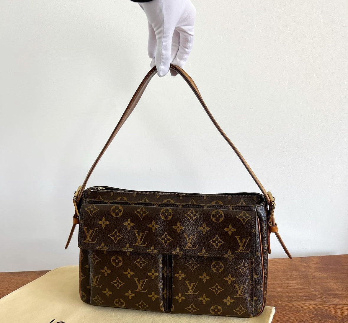 LOUIS VUITTON viva cite GM shoulderbag