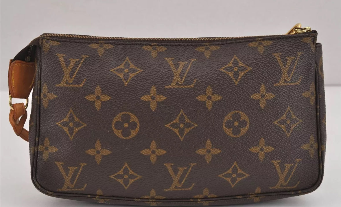 LOUIS VUITTON pochette