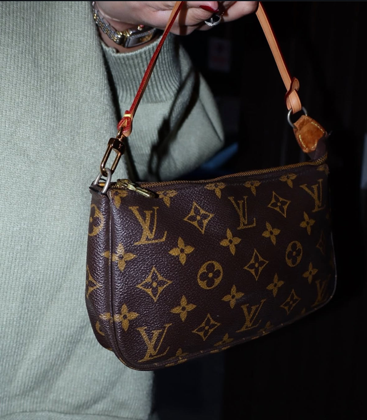 LOUIS VUITTON pochette