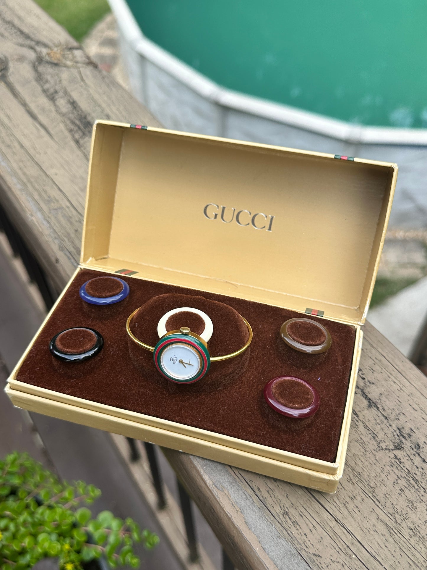 GUCCI interchangeable bezel bangle watch set