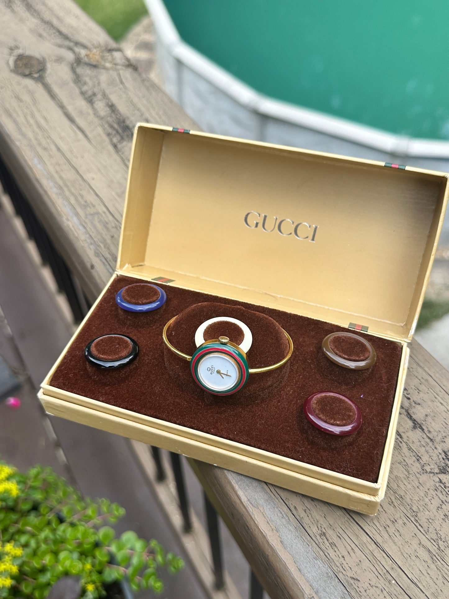 GUCCI interchangeable bezel bangle watch set