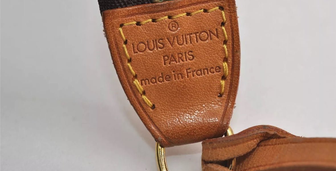 LOUIS VUITTON pochette