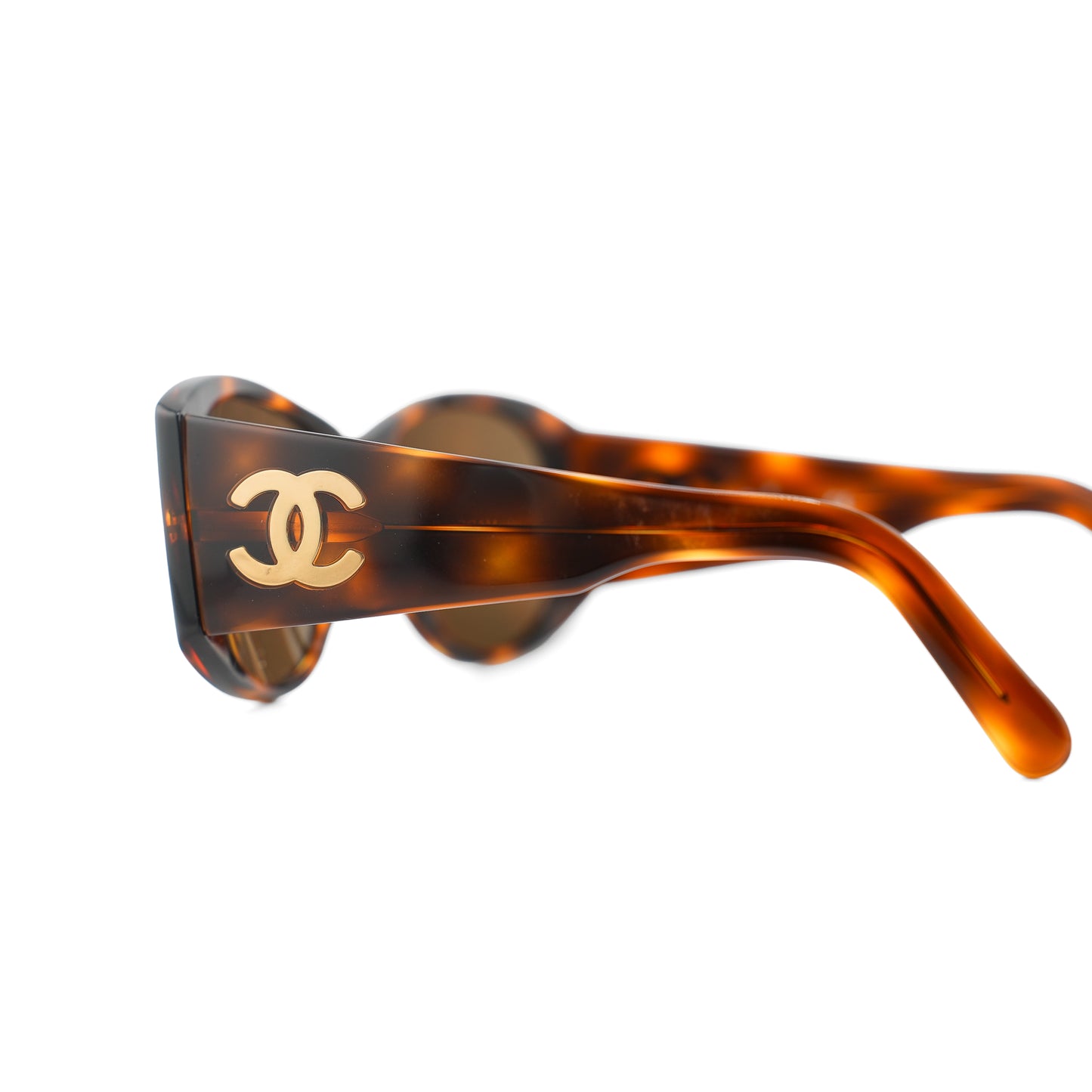 CHANEL 05246 tortoiseshell sunglasses