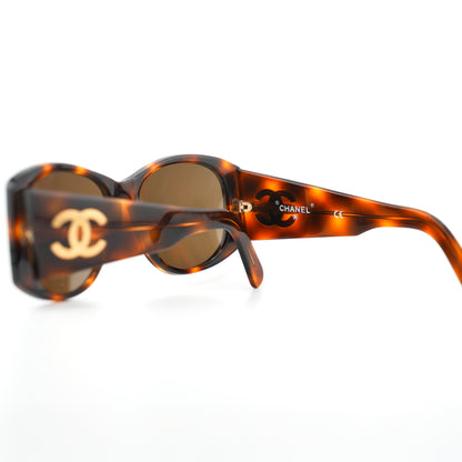 CHANEL 05246 tortoiseshell sunglasses