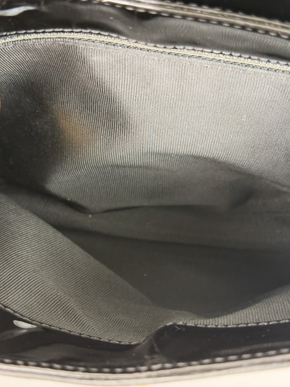 CHANEL patent leather CC shoulder bag
