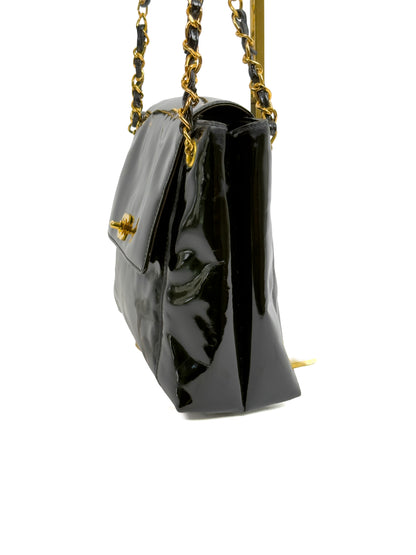 CHANEL patent leather CC shoulder bag