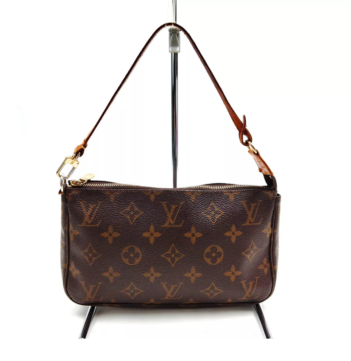 LOUIS VUITTON pochette