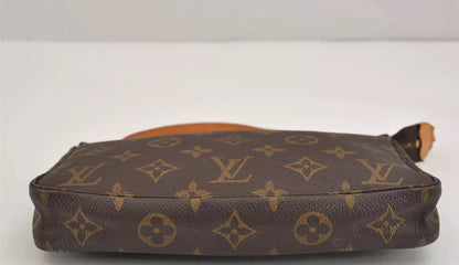 LOUIS VUITTON pochette