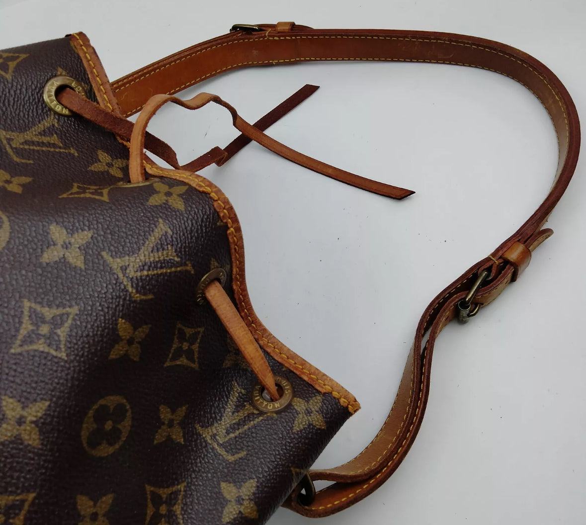 LOUIS VUITTON petit noe drawstring bag