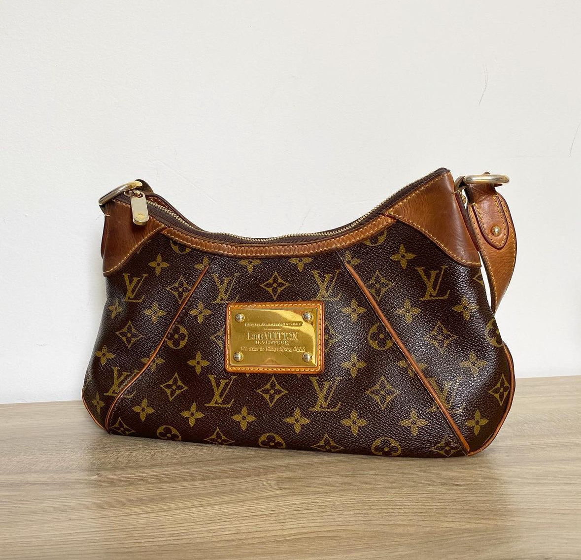 LOUIS VUITTON thames pm shoulderbag