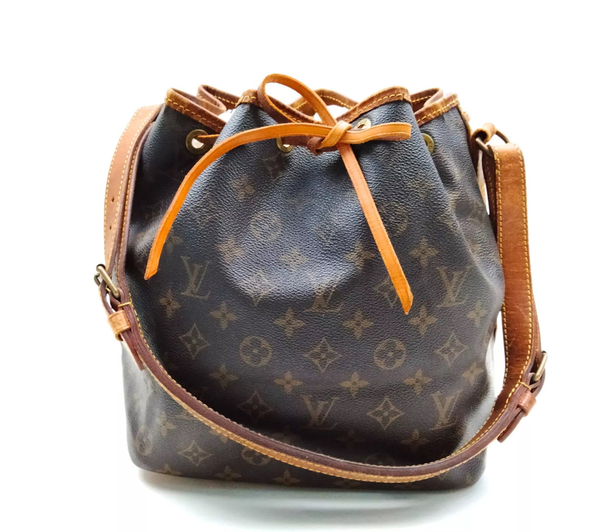 LOUIS VUITTON petit noe drawstring bag