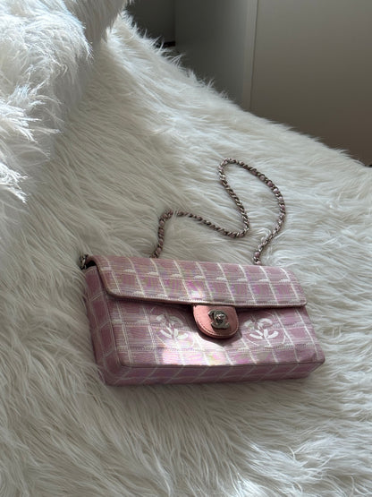 CHANEL pink travel line chain shoulder bag