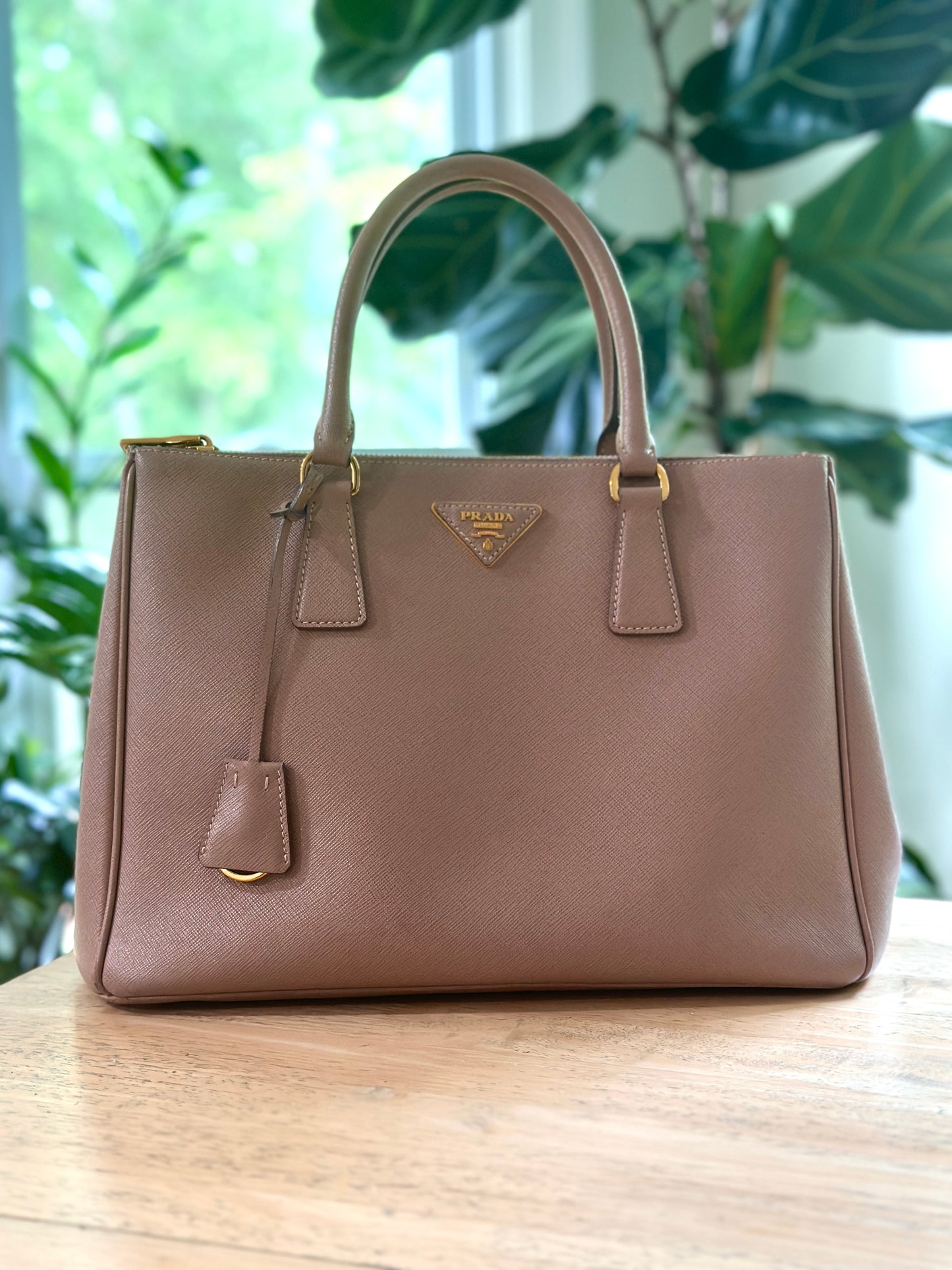 PRADA dusty pink saffiano leather hand bag