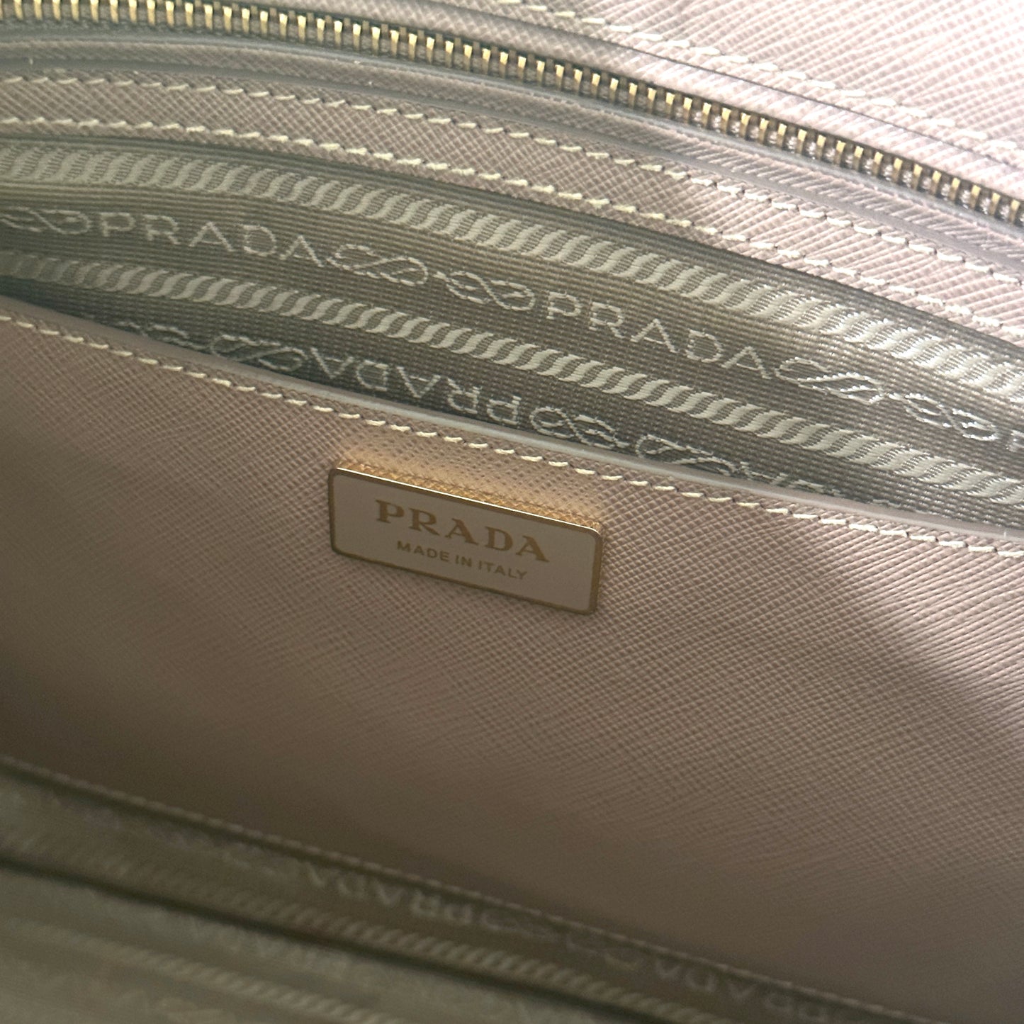 PRADA dusty pink saffiano leather hand bag