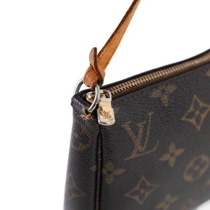 LOUIS VUITTON pochette