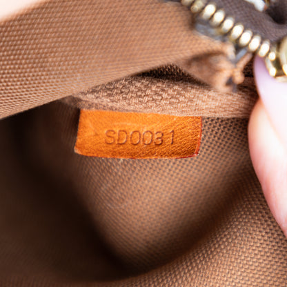 LOUIS VUITTON pochette