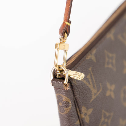 LOUIS VUITTON pochette