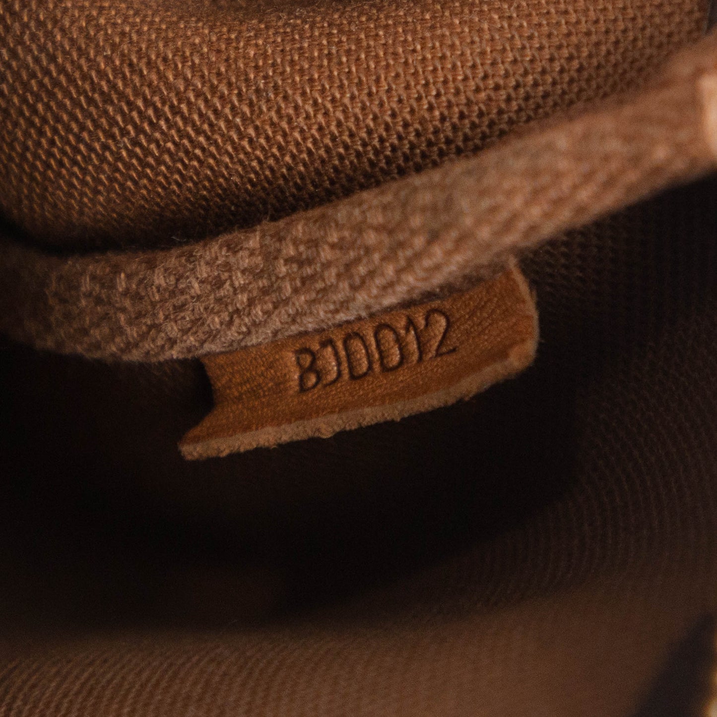 LOUIS VUITTON pochette