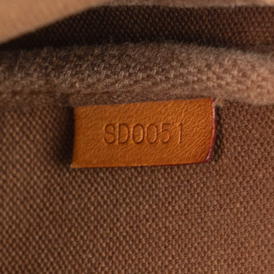 LOUIS VUITTON pochette