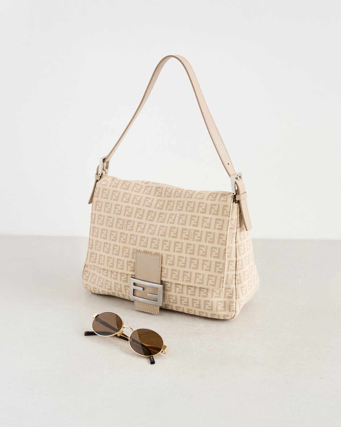 FENDI beige mamma baguette