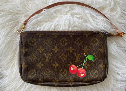 LOUIS VUITTON x Murakami cherry pochette